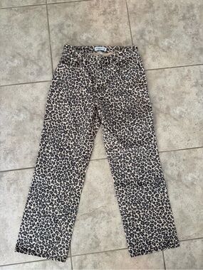 Abercrombie & Fitch Leopard Print 90s Relaxed  Curve Love High-Rise Jeans -